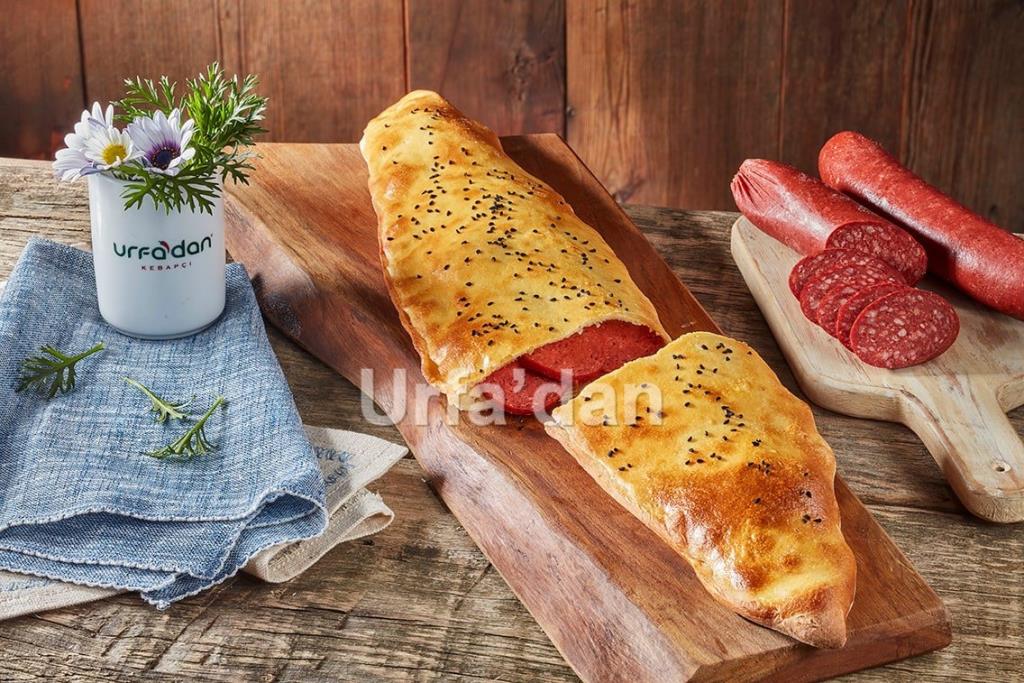 Sucuklu Pide