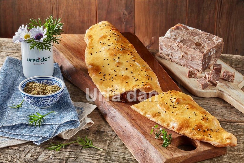 Kavurmalı Pide